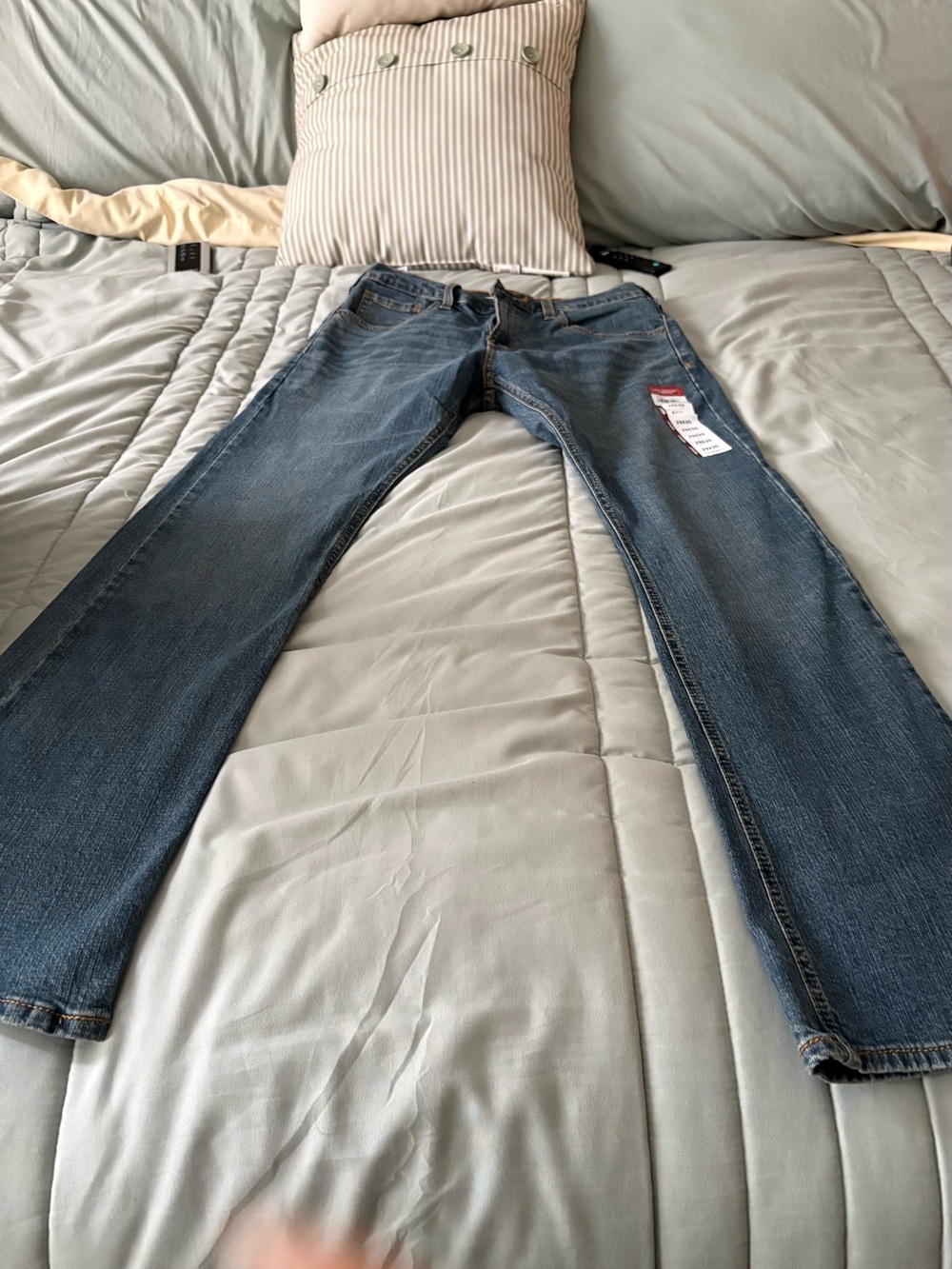 Levi's Men's Bootcut Jeans in Medium Blue Denim